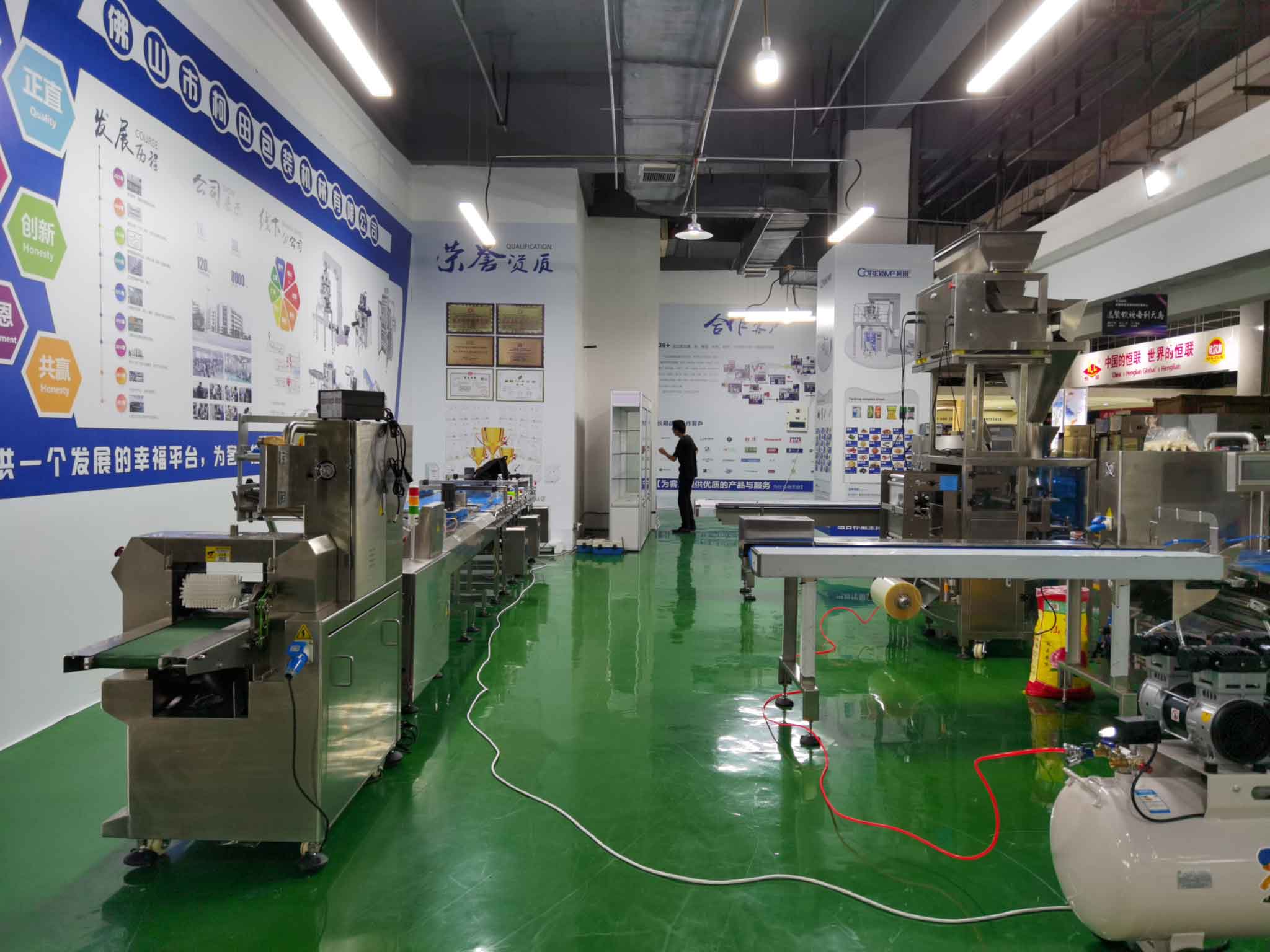 אולם התצוגה של מכונות האריזה של הסניף שלנו בצ'נגדו, סין
